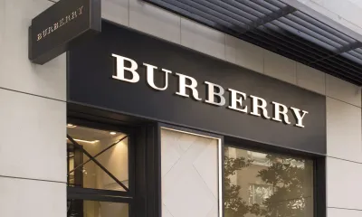 Akcie společnosti Burberry klesly po oznámení propadu tržeb
